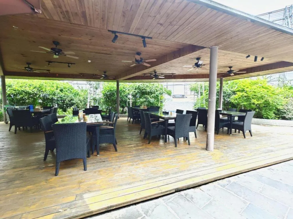 IU Hotels·Nanning Zoo Metro Station RT-Mart