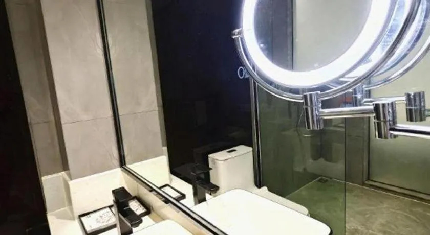 IU Hotels·Nanning Zoo Metro Station RT-Mart