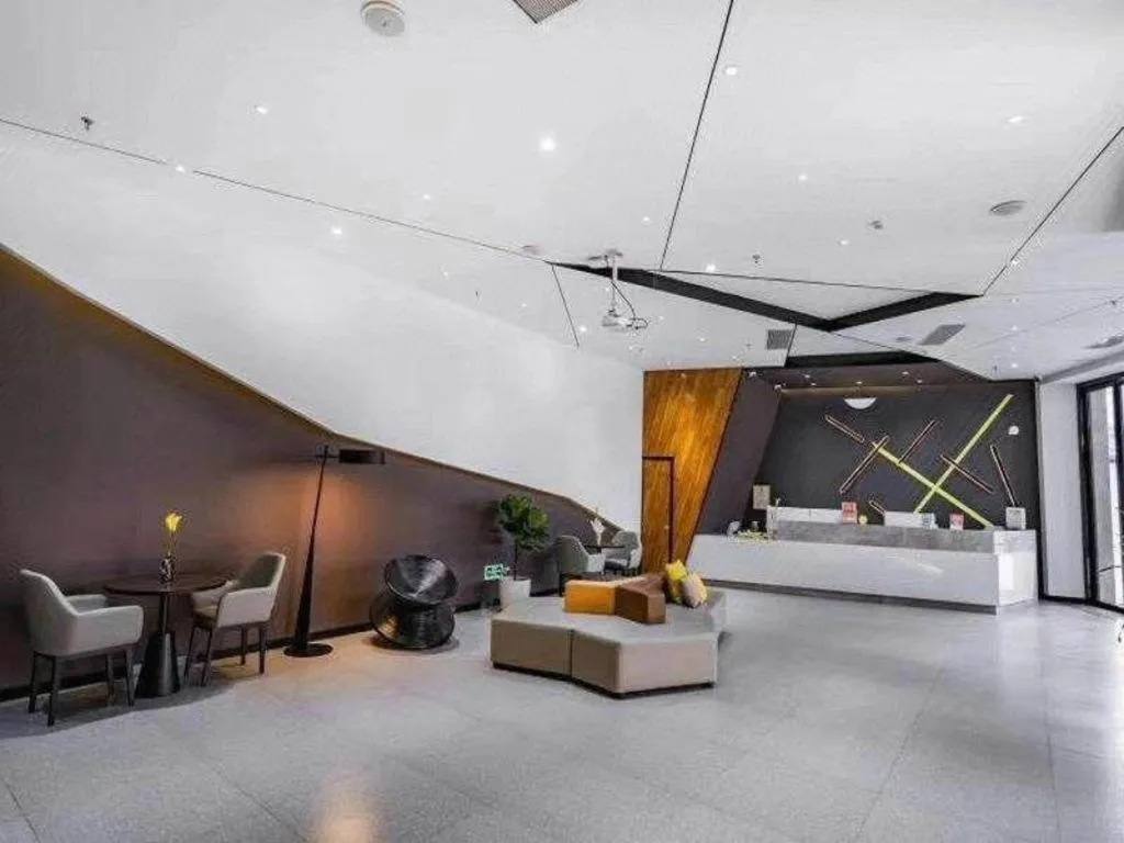 IU Hotels·Nanning Zoo Metro Station RT-Mart