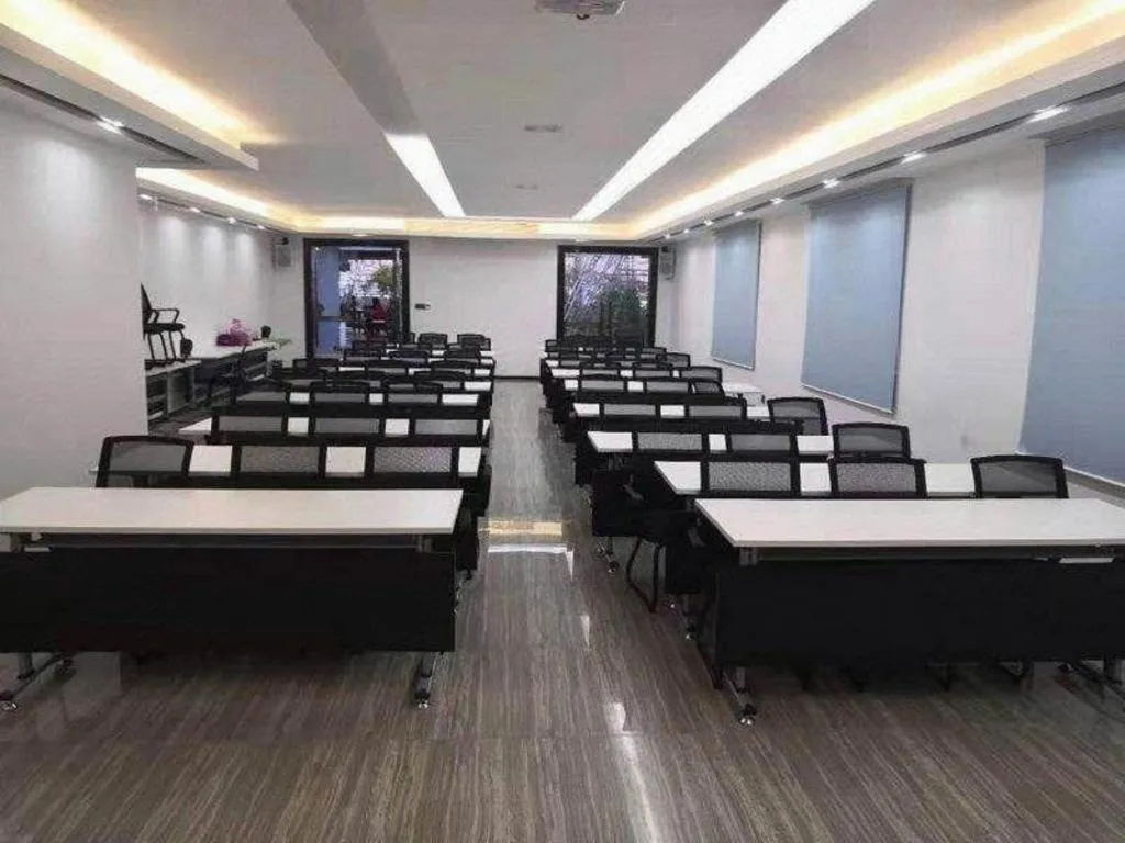 IU Hotels·Nanning Zoo Metro Station RT-Mart