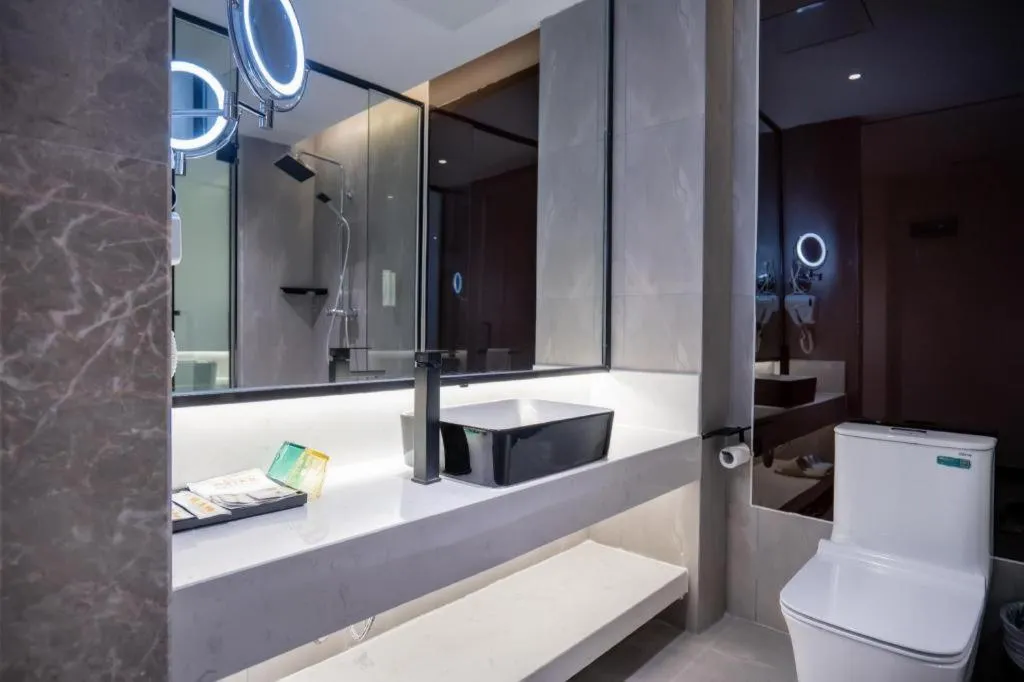 IU Hotels·Nanning Zoo Metro Station RT-Mart