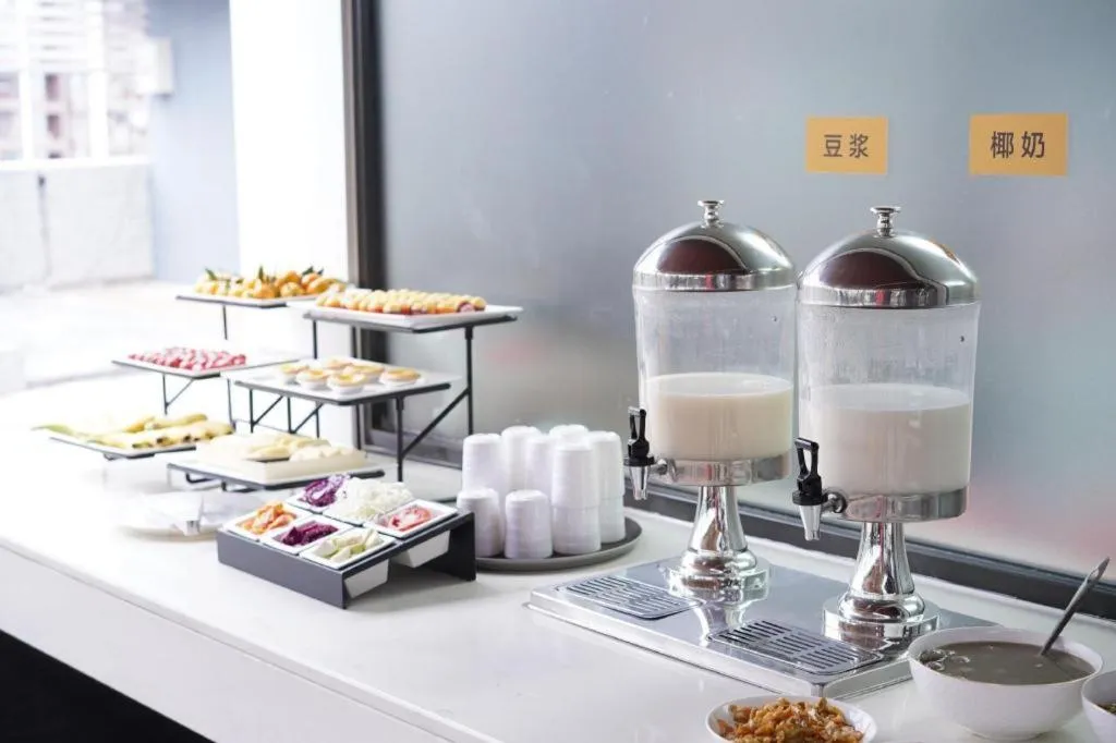 IU Hotels·Nanning Zoo Metro Station RT-Mart