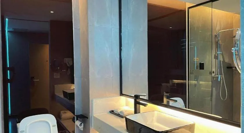 IU Hotels·Nanning Zoo Metro Station RT-Mart