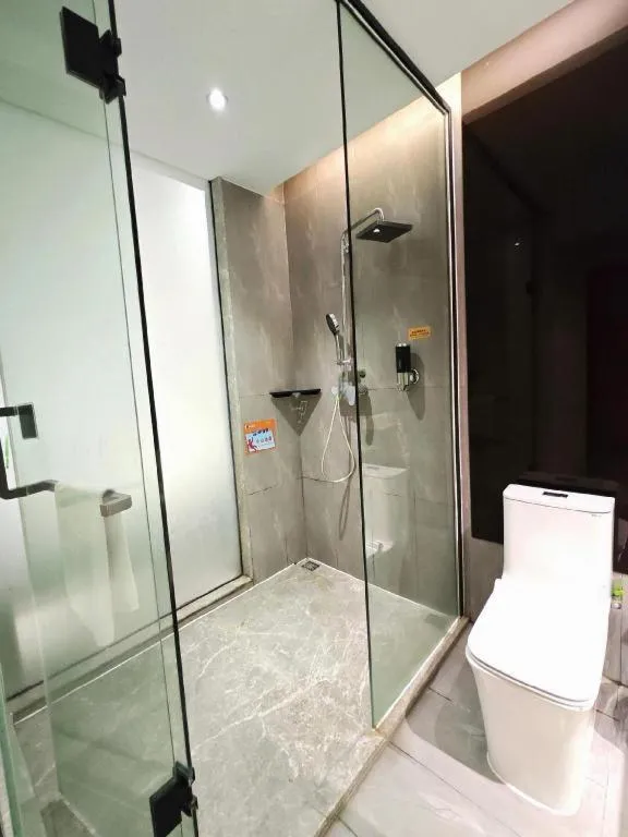 IU Hotels·Nanning Zoo Metro Station RT-Mart