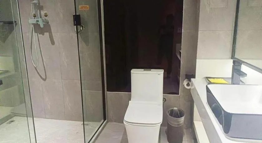 IU Hotels·Nanning Zoo Metro Station RT-Mart