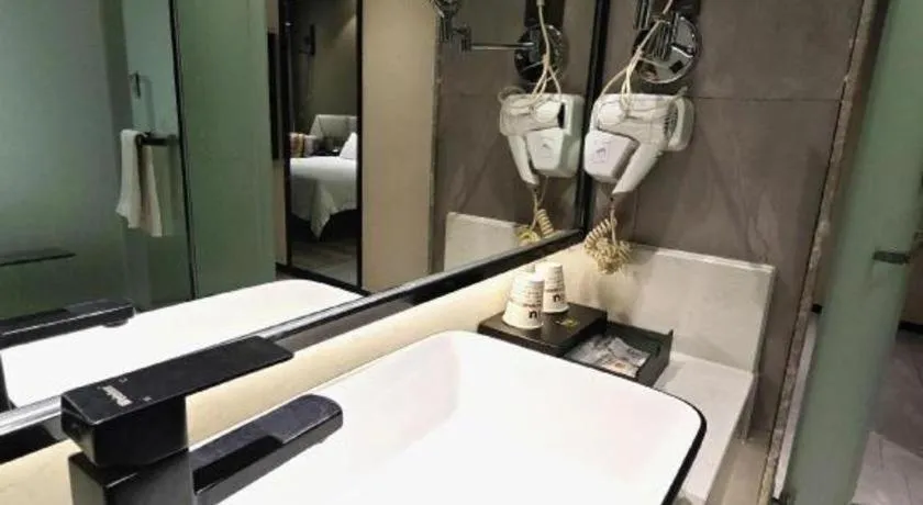 IU Hotels·Nanning Zoo Metro Station RT-Mart