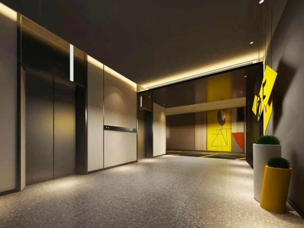 IU Hotels·Nanning Zoo Metro Station RT-Mart