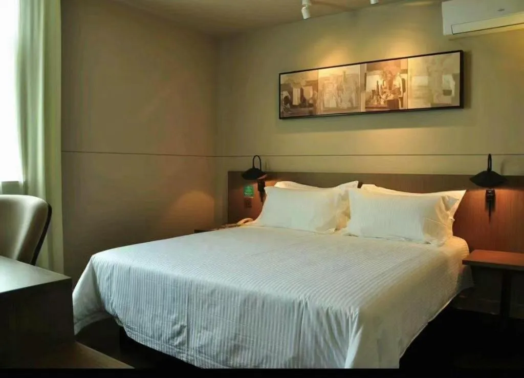 Bed in Jinjiang Inn Select Xuzhou Suning Plaza Jinguang East Road