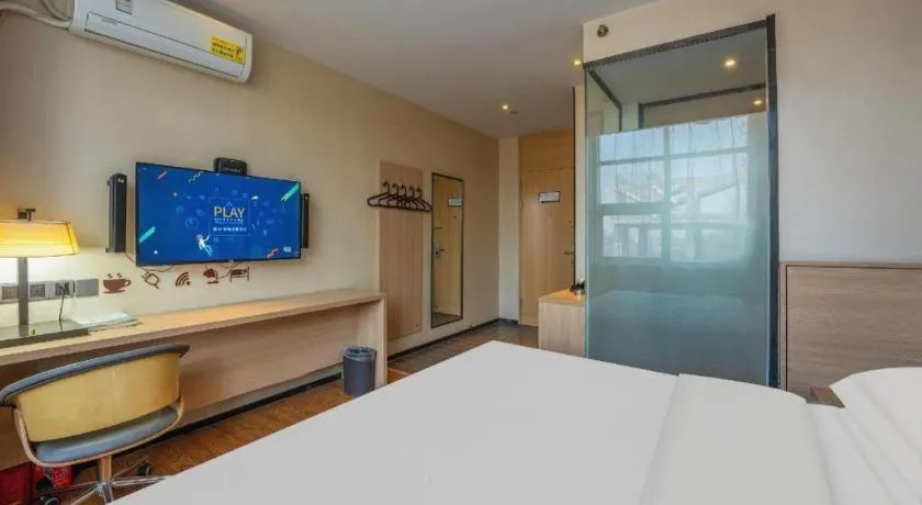 Bed in IU Hotels Xinzhou Bus Terminal