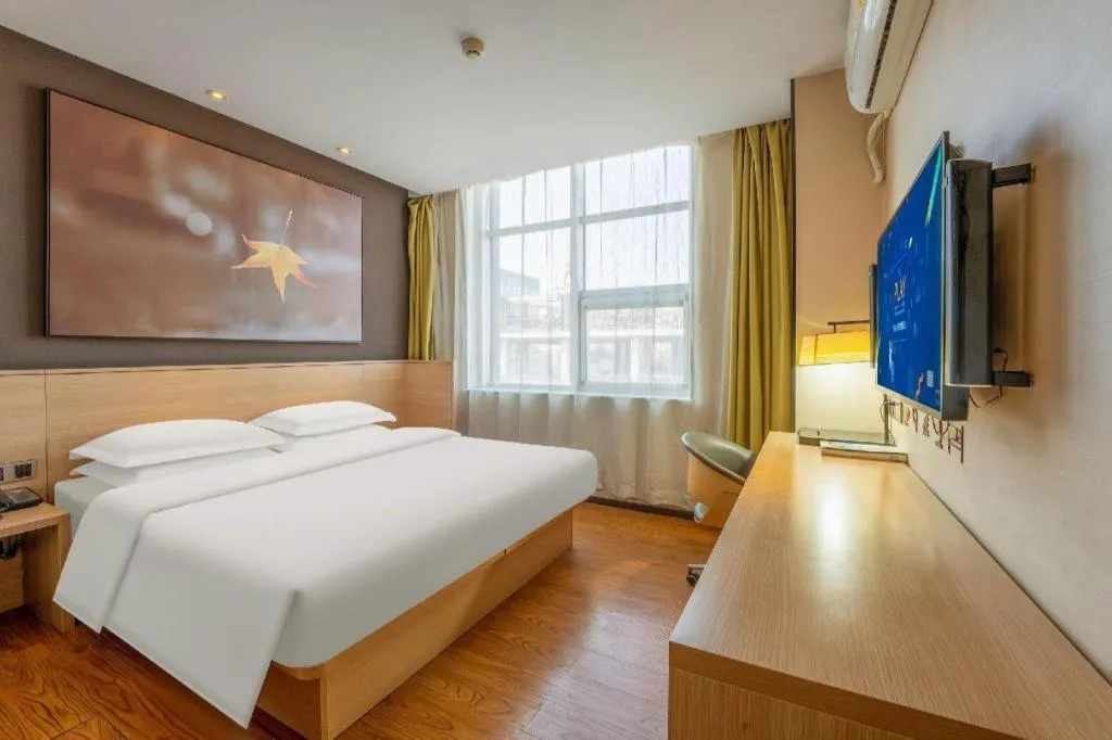 Bed in IU Hotels Xinzhou Bus Terminal