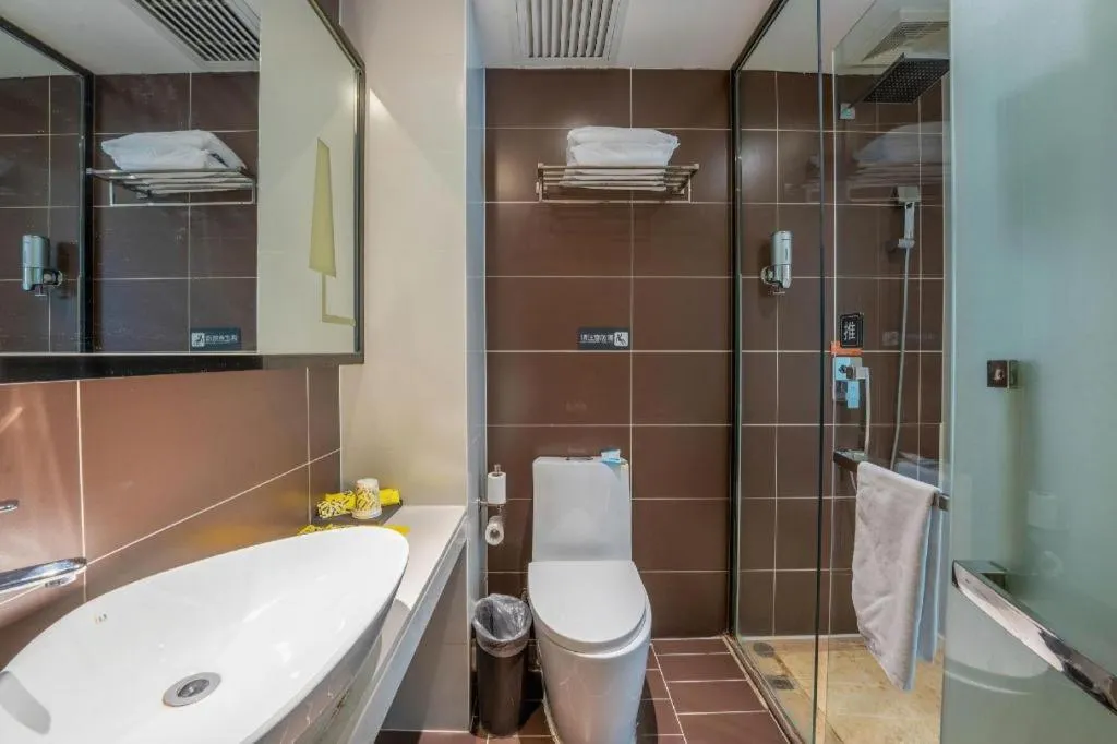 IU Hotels Xinzhou Bus Terminal