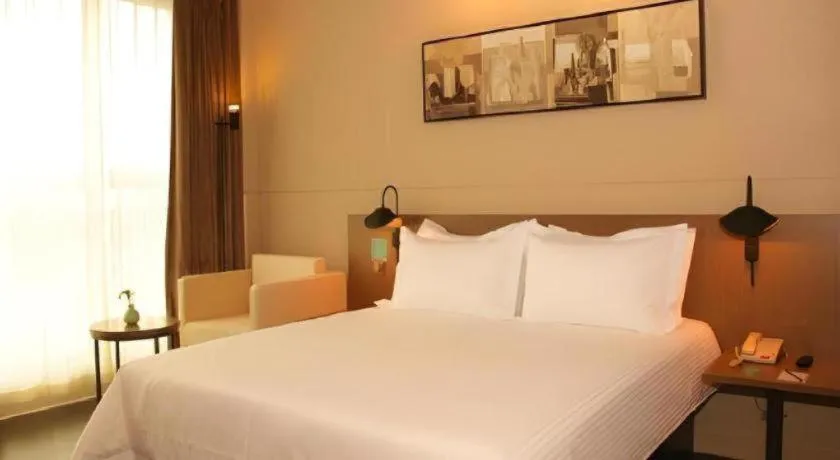 Bed in Jinjiang Inn Select Xixian New Distict Century Avenue
