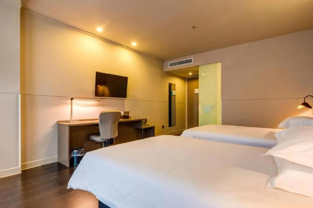 Bed in Jinjiang Inn Select Xixian New Distict Century Avenue