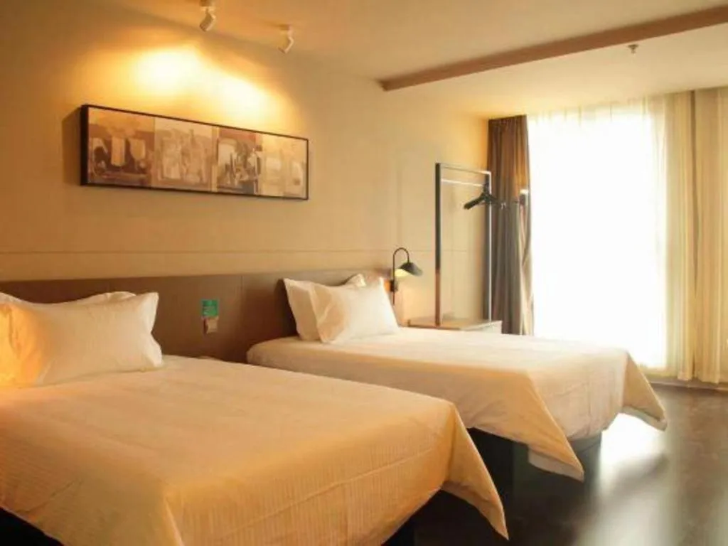 Bed in Jinjiang Inn Select Xixian New Distict Century Avenue