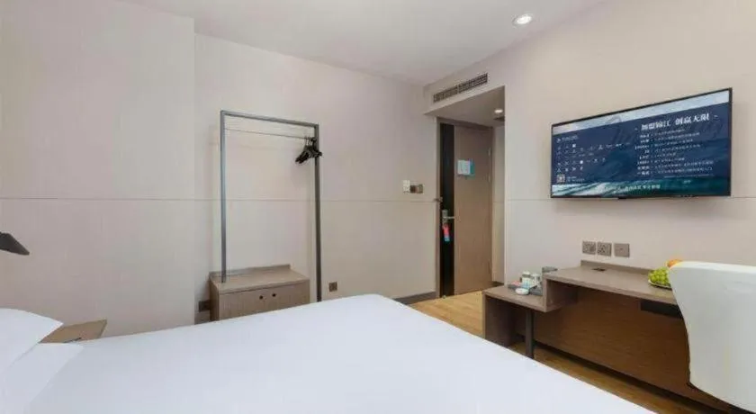 Bed in Jinjiang Inn Select Tianjin Xiaobailou Metro Station