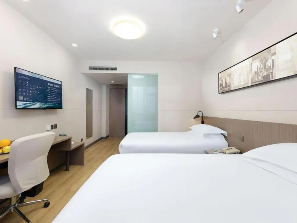 Bed in Jinjiang Inn Select Tianjin Xiaobailou Metro Station