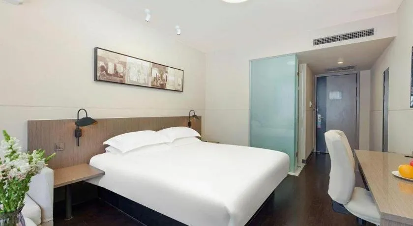 Bed in Jinjiang Inn Select Tianjin Xiaobailou Metro Station