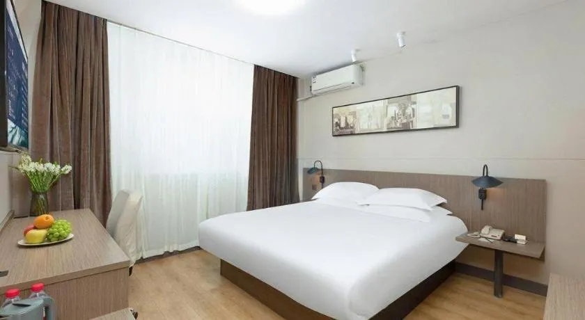 Bed in Jinjiang Inn Select Tianjin Xiaobailou Metro Station