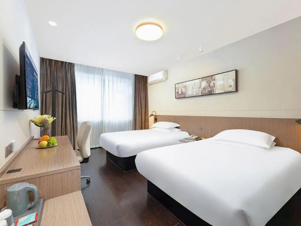 Bed in Jinjiang Inn Select Tianjin Xiaobailou Metro Station