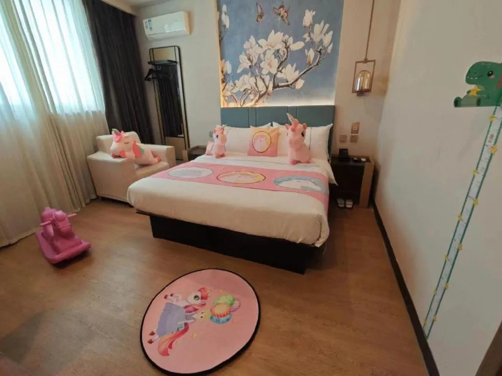 Bed in Magnotel Hotel Shanghai Railway Station Magnolia Plaza