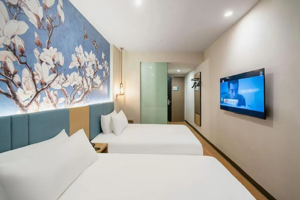 Bed in Magnotel Hotel Shanghai Railway Station Magnolia Plaza