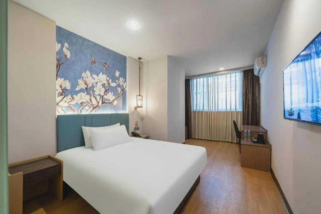 Bed in Magnotel Hotel Shanghai Railway Station Magnolia Plaza