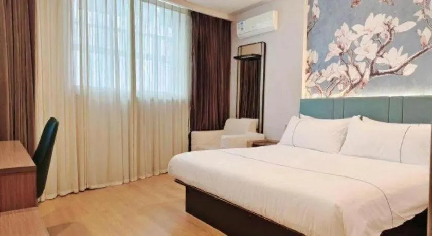 Bed in Magnotel Hotel Shanghai Railway Station Magnolia Plaza