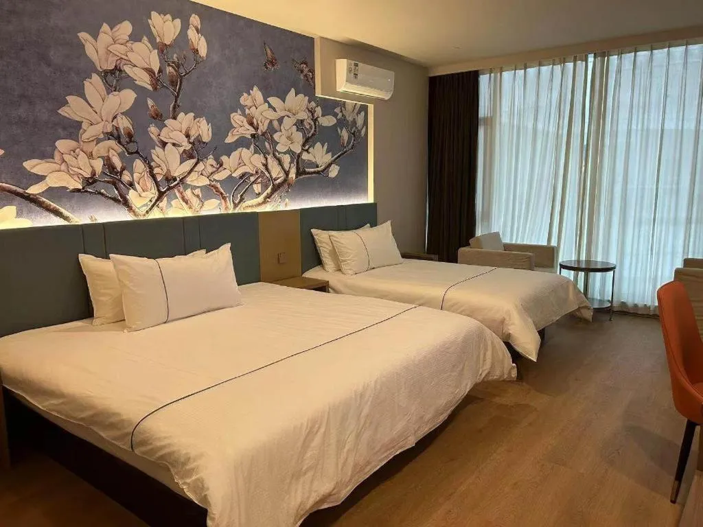 Bed in Magnotel Hotel Shanghai Railway Station Magnolia Plaza