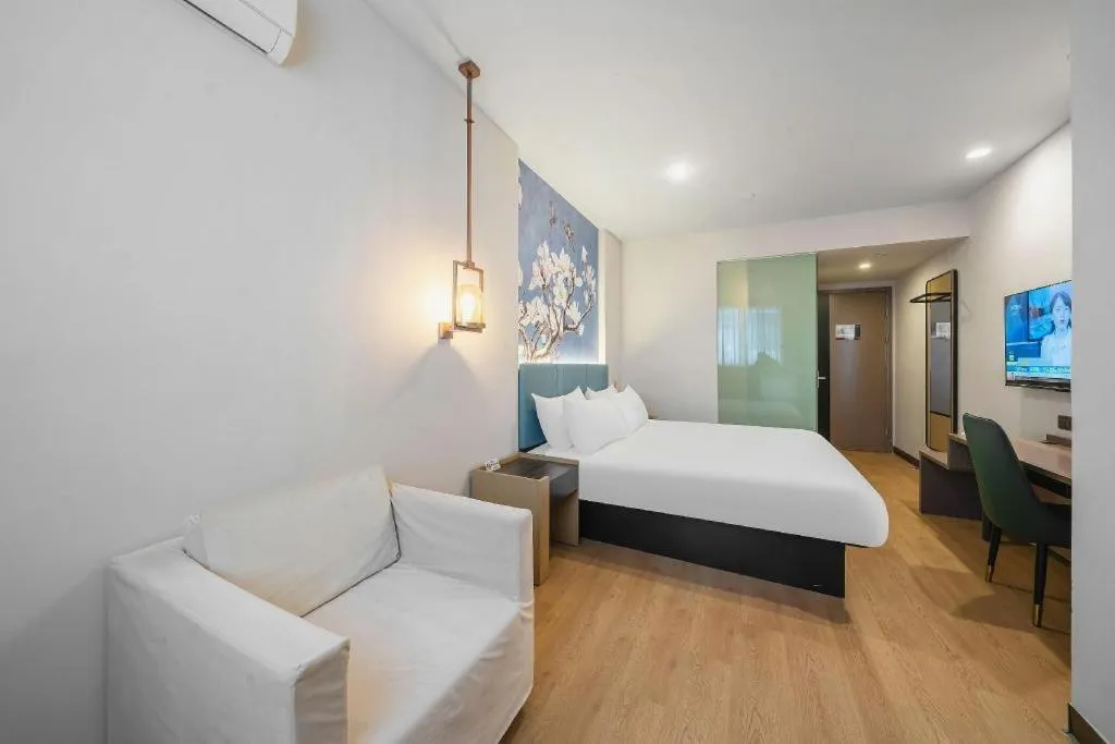 Bed in Magnotel Hotel Shanghai Railway Station Magnolia Plaza