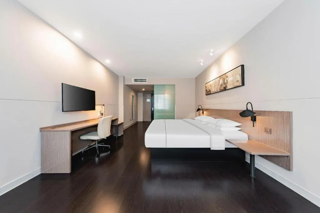 Bed in Jinjiang Inn Select Hohhot Chengjisihan Square Metro Station