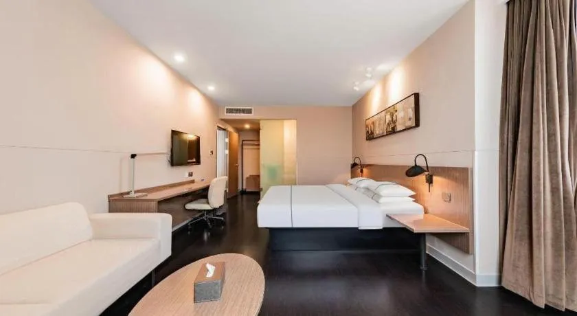 Bed in Jinjiang Inn Select Hohhot Chengjisihan Square Metro Station