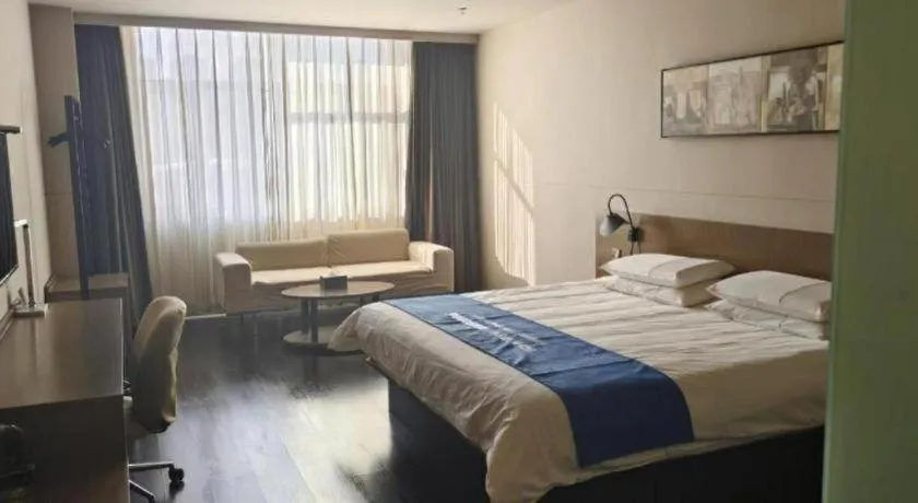 Bed in Jinjiang Inn Select Hohhot Chengjisihan Square Metro Station