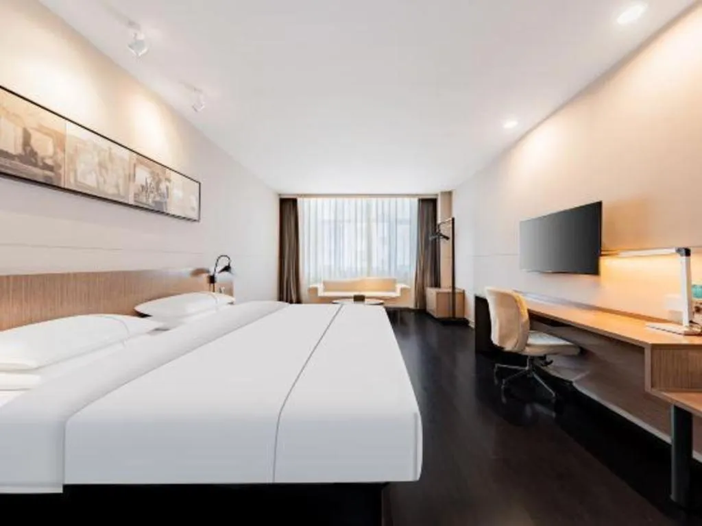 Bed in Jinjiang Inn Select Hohhot Chengjisihan Square Metro Station