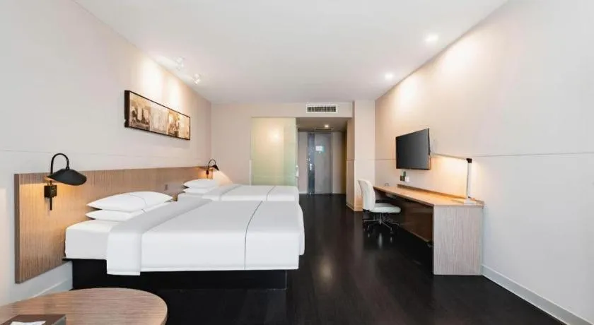 Bed in Jinjiang Inn Select Hohhot Chengjisihan Square Metro Station