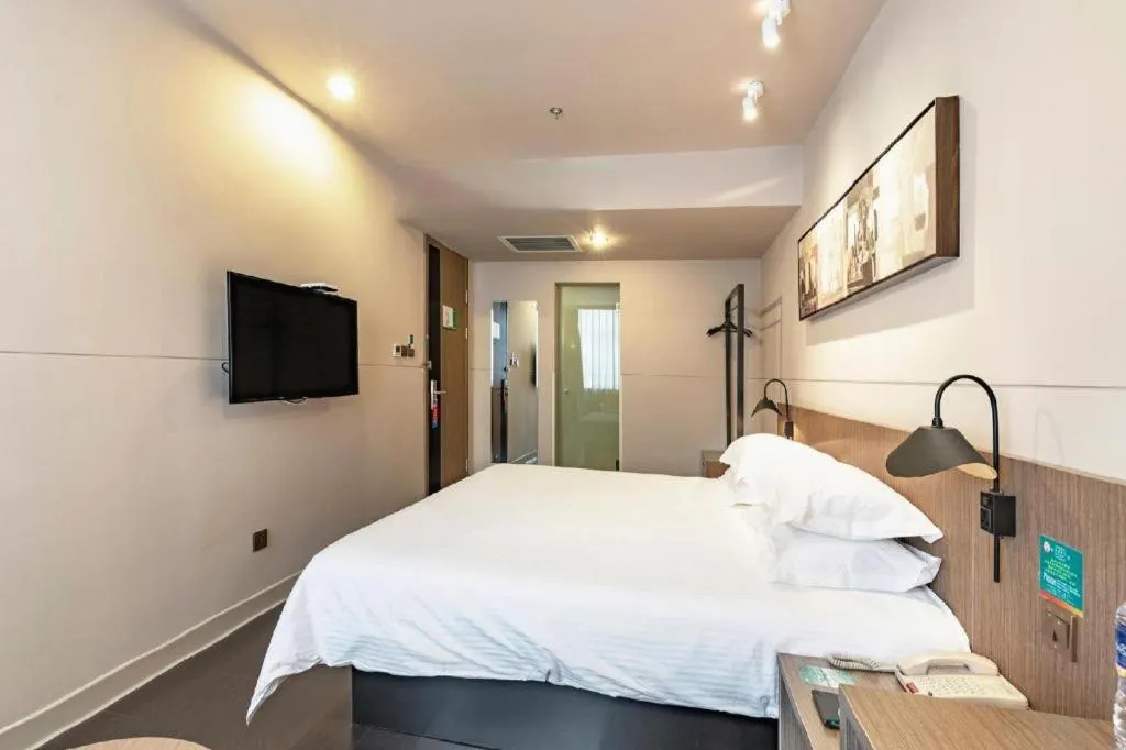 Bed in Jinjiang Inn Select Hohhot Chengjisihan Square Metro Station