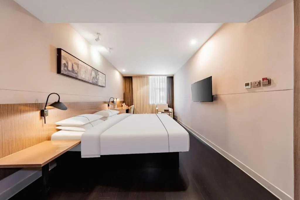 Bed in Jinjiang Inn Select Hohhot Chengjisihan Square Metro Station