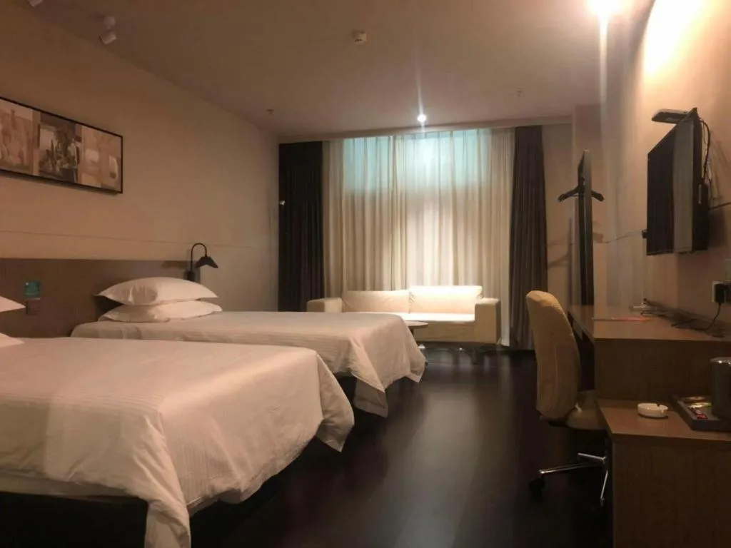 Bed in Jinjiang Inn Select Hohhot Chengjisihan Square Metro Station