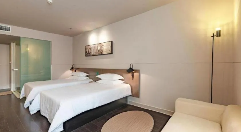 Bed in Jinjiang Inn Select Hohhot Chengjisihan Square Metro Station