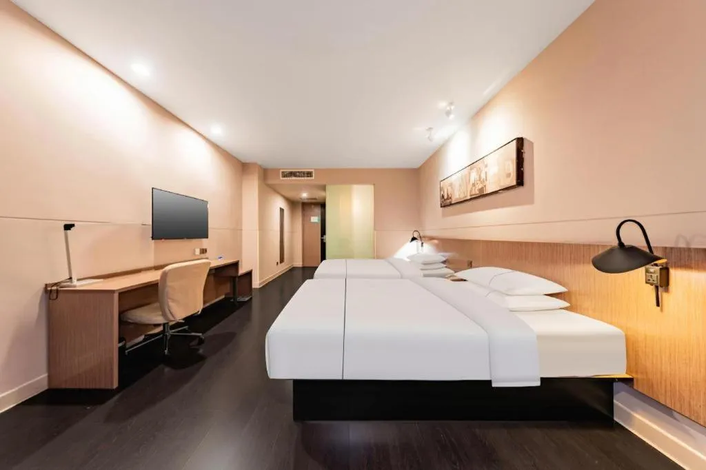Bed in Jinjiang Inn Select Hohhot Chengjisihan Square Metro Station