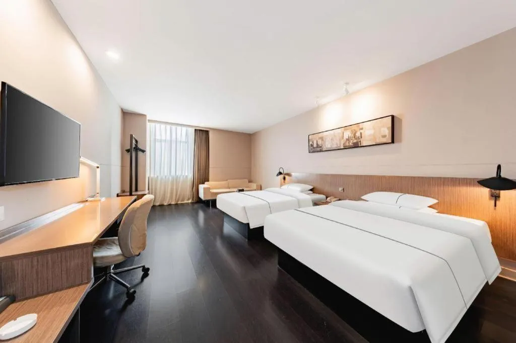 Bed in Jinjiang Inn Select Hohhot Chengjisihan Square Metro Station