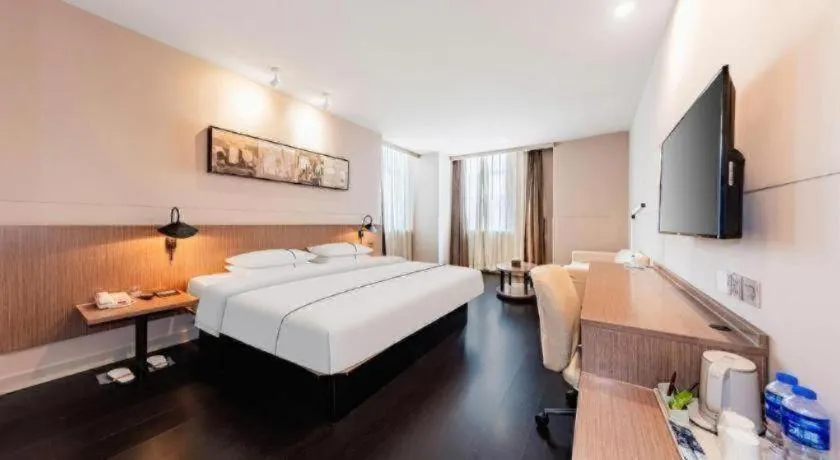 Bed in Jinjiang Inn Select Hohhot Chengjisihan Square Metro Station