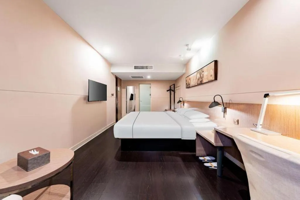 Bed in Jinjiang Inn Select Hohhot Chengjisihan Square Metro Station