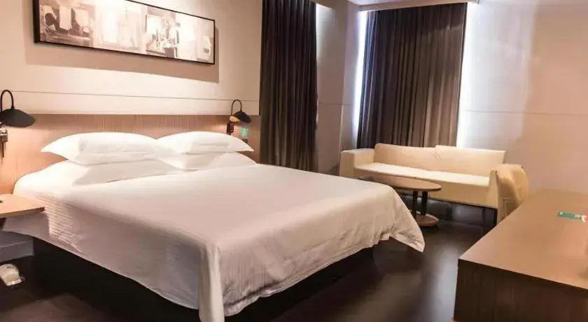 Bed in Jinjiang Inn Select Hohhot Chengjisihan Square Metro Station Bed in Jinjiang Inn Select Hohhot Chengjisihan Square Metro Station