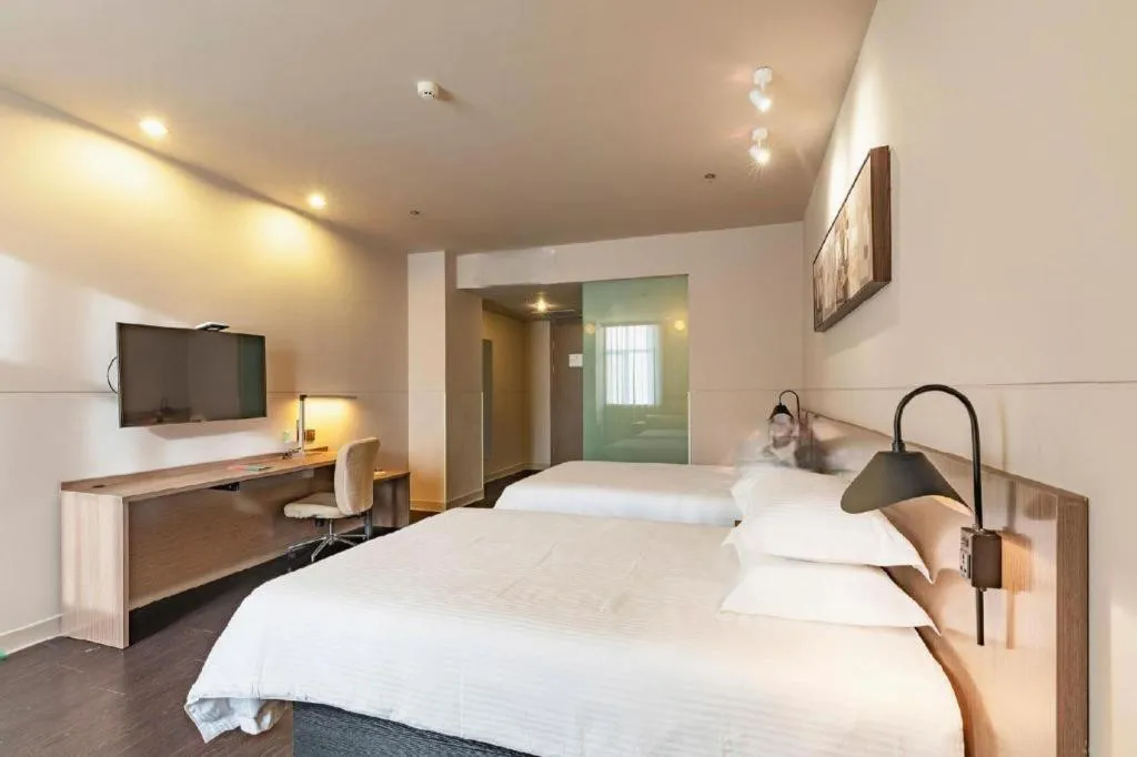 Bed in Jinjiang Inn Select Hohhot Chengjisihan Square Metro Station