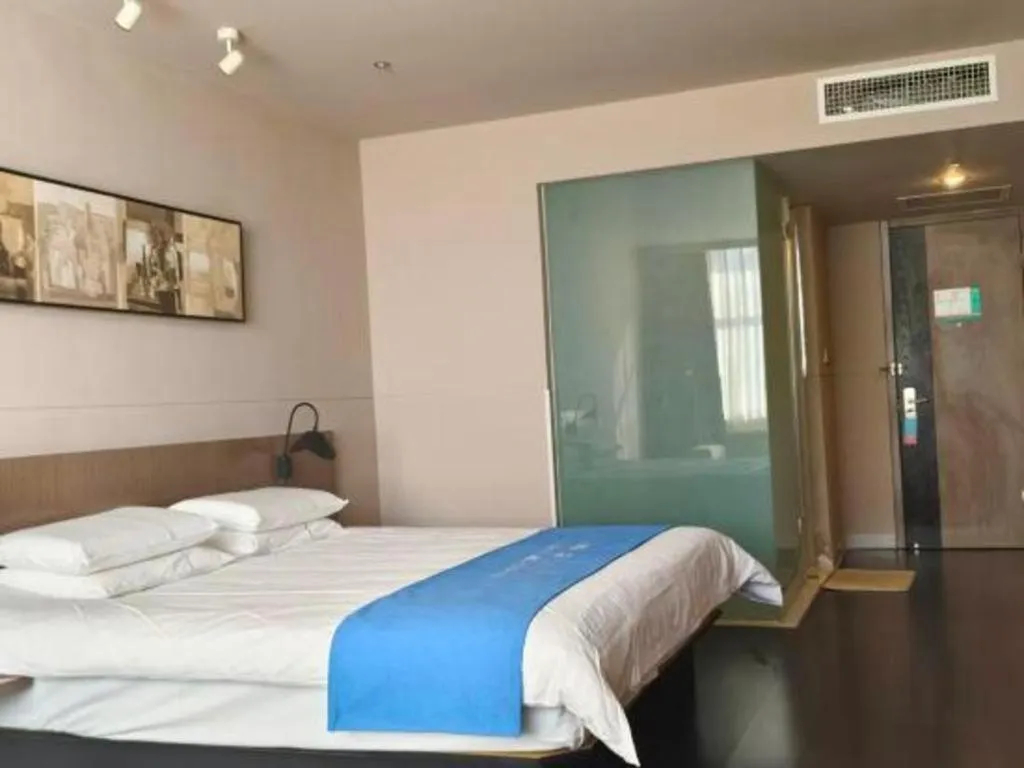 Bed in Jinjiang Inn Select Hohhot Chengjisihan Square Metro Station