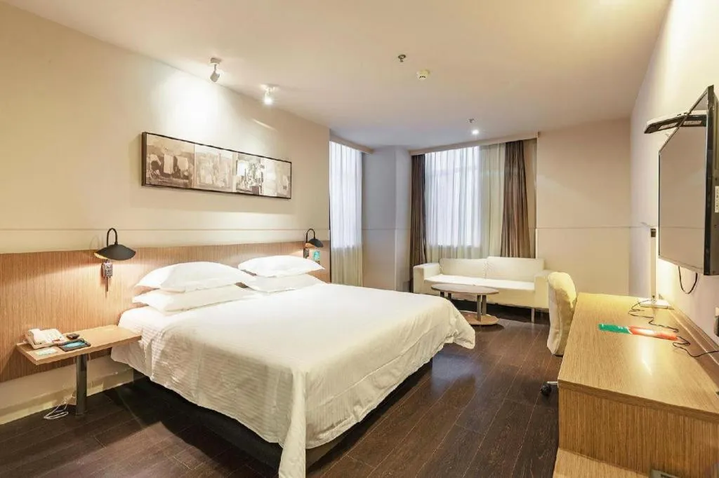 Bed in Jinjiang Inn Select Hohhot Chengjisihan Square Metro Station