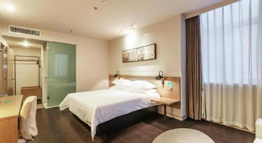 Bed in Jinjiang Inn Select Hohhot Chengjisihan Square Metro Station