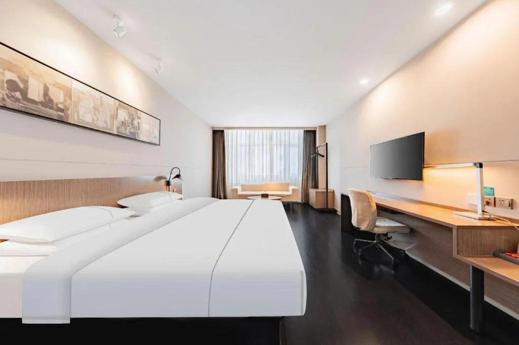 Bed in Jinjiang Inn Select Hohhot Chengjisihan Square Metro Station