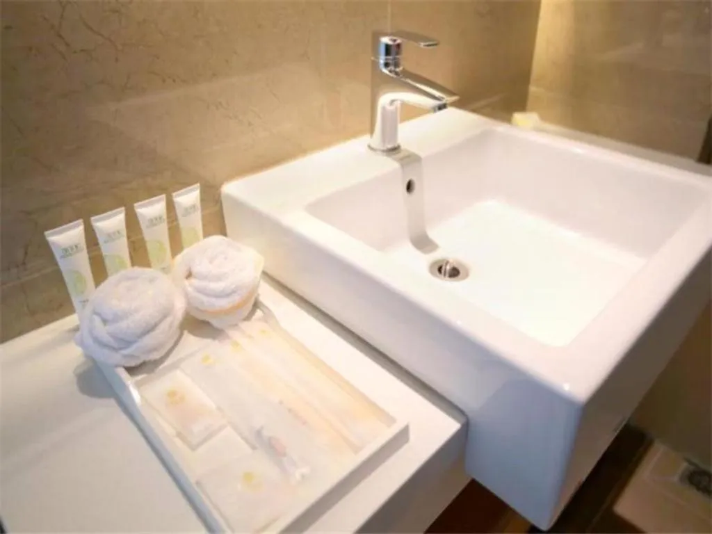 Jinjiang Metropolo Fuxin Yingbin Street Railway Station