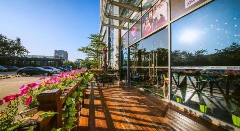 ZMAX Hotel Guangzhou Luogang Science City Shenzhou Road Metro Station